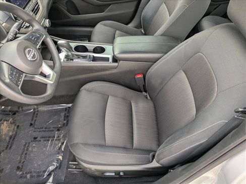 Used 2024 Nissan Altima 2.5 SV FWD image 15