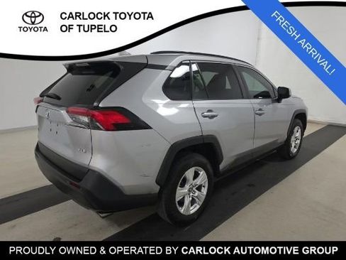 Used 2021 Toyota RAV4 XLE w/ Convenience Package FWD image 4