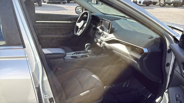 Used 2022 Nissan Altima 2.5 SV AWD/4WD image 14
