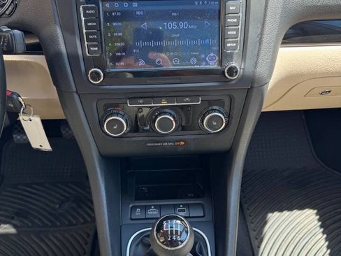 Used 2010 Volkswagen Jetta TDI FWD image 23