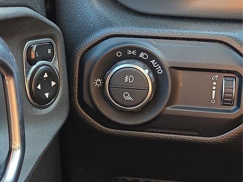 Used 2023 Jeep Gladiator Sport AWD/4WD image 13