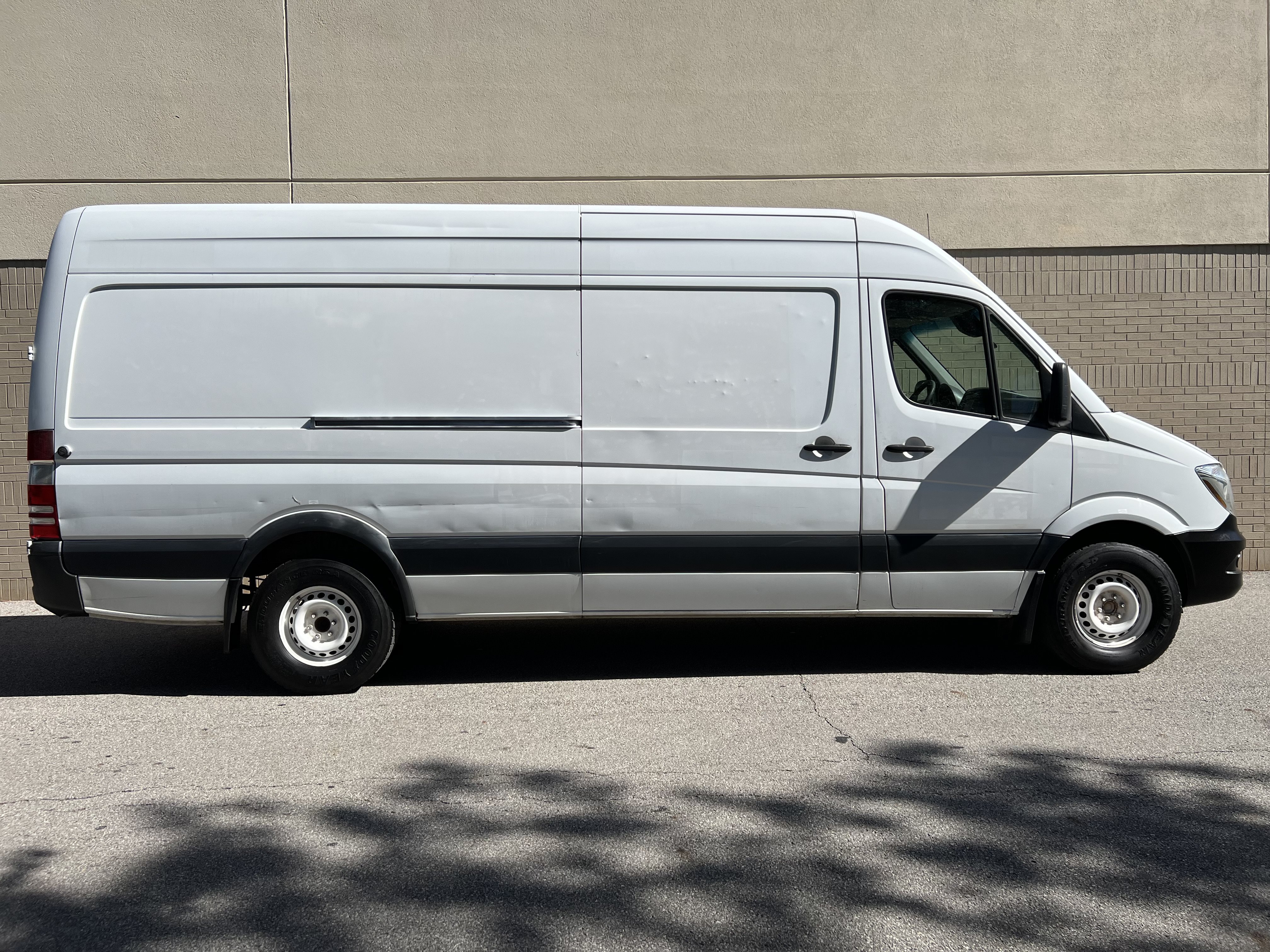 Used 2016 Mercedes-Benz Sprinter 2500 image 9
