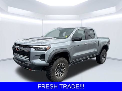 Used 2026 Chevrolet Colorado ZR2 w/ Technology Package AWD/4WD image 3