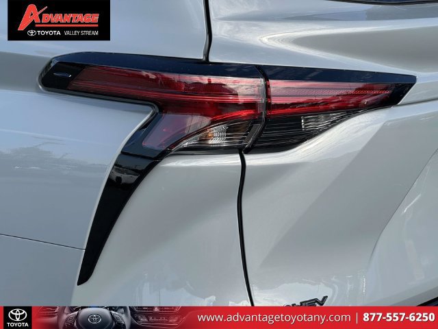 Used 2026 Toyota Sienna XSE FWD image 13