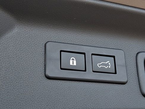 Certified 2025 Subaru Forester Premium image 32