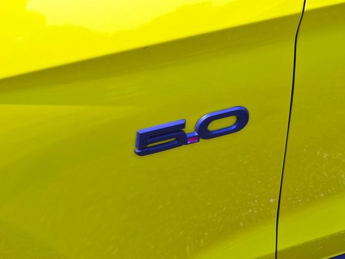 Used 2018 Ford Mustang GT Premium RWD image 12