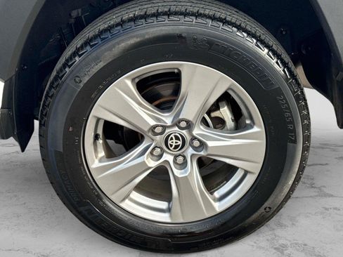 Used 2025 Toyota RAV4 XLE AWD/4WD image 9