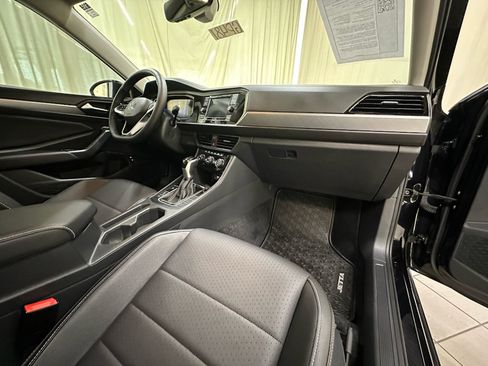 Used 2024 Volkswagen Jetta SE FWD image 16