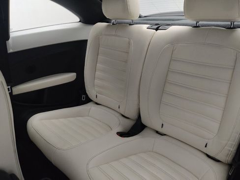 Used 2015 Volkswagen Beetle 1.8T Classic FWD image 18