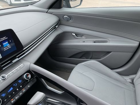 Used 2025 Hyundai Elantra SEL image 36