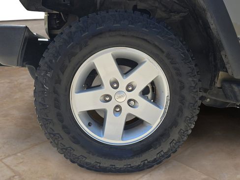 Used 2018 Jeep Wrangler Sport AWD/4WD image 23