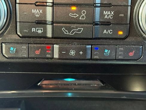Used 2019 Ford F150 Lariat w/ Equipment Group 502A Luxury AWD/4WD image 31