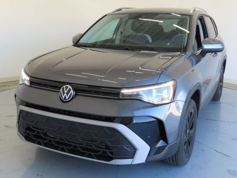 New 2026 Volkswagen Taos SE FWD image 9