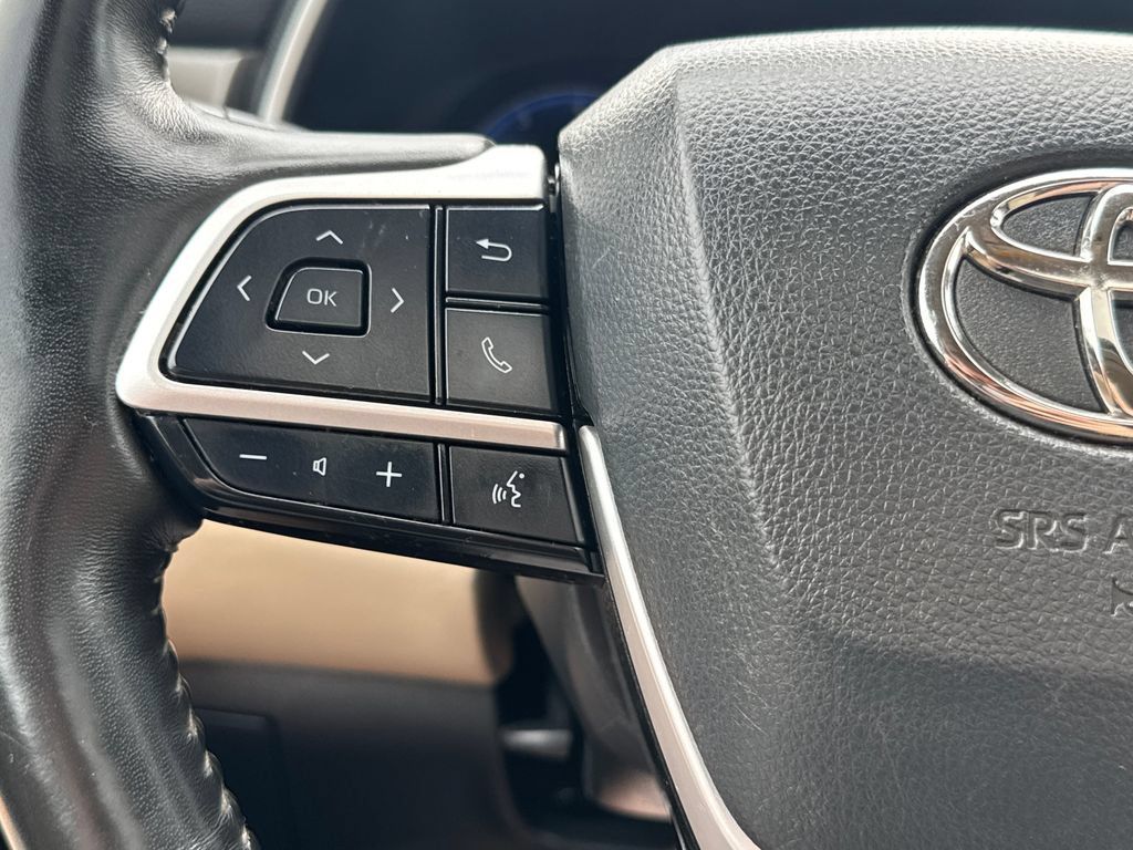 Used 2023 Toyota Highlander Limited AWD/4WD image 21