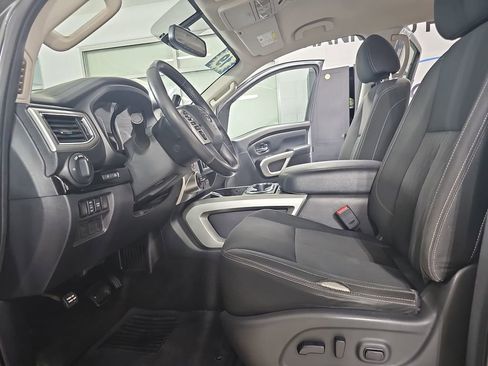 Used 2019 Nissan Titan SV w/ SV Convenience Package AWD/4WD image 18