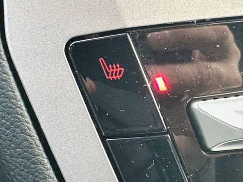 Used 2023 Ford Explorer XLT image 16