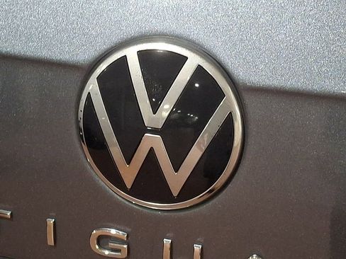 Used 2023 Volkswagen Tiguan SE R-Line image 29