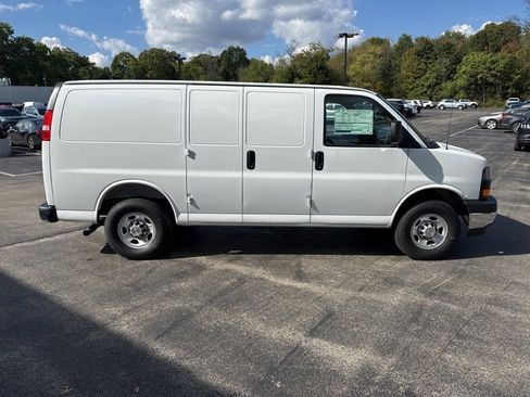 New 2025 Chevrolet Express 2500 w/ Driver Convenience Package image 9