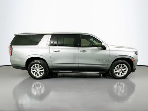 Used 2023 Chevrolet Suburban Premier w/ Advanced Technology Package AWD/4WD image 4