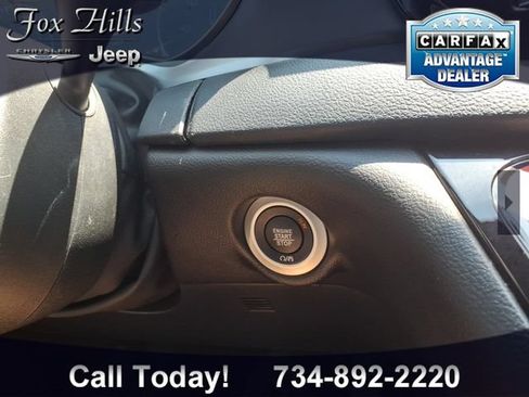 Used 2026 Chrysler Pacifica Select FWD image 25