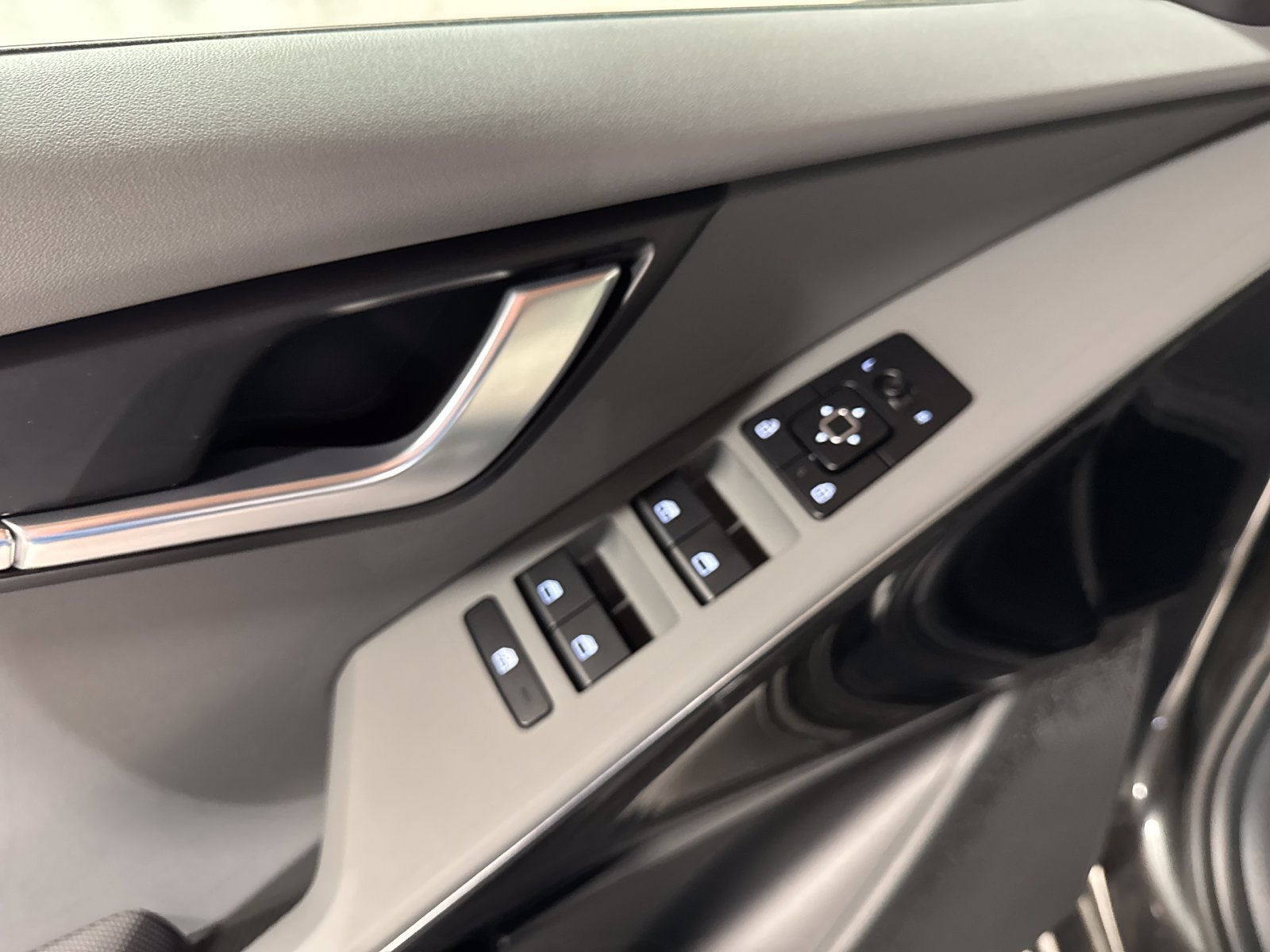 New 2026 Kia Niro EX FWD image 12