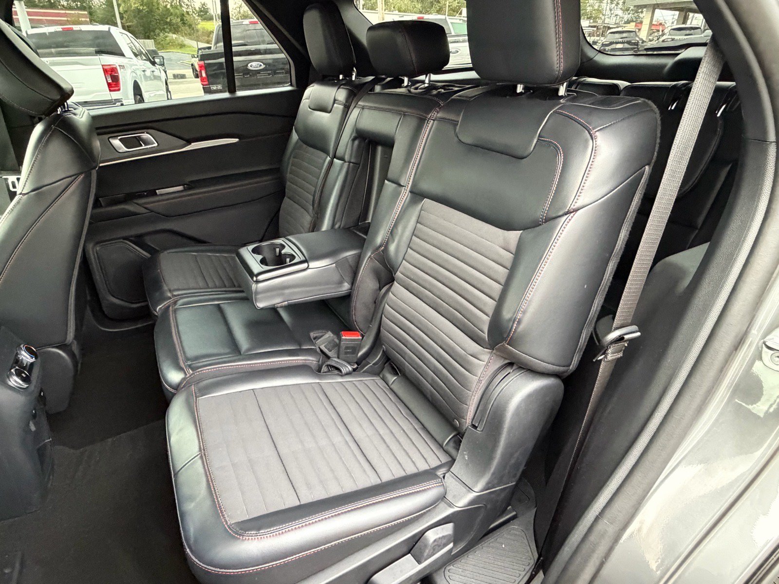 Used 2025 Ford Explorer ST-Line w/ ST-Line Street Pack AWD/4WD image 49