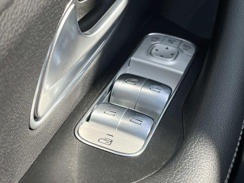 Used 2025 Mercedes-Benz GLE 350 4MATIC image 18