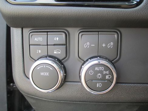 New 2026 GMC Yukon Denali w/ Sun & Power Step Package AWD/4WD image 18