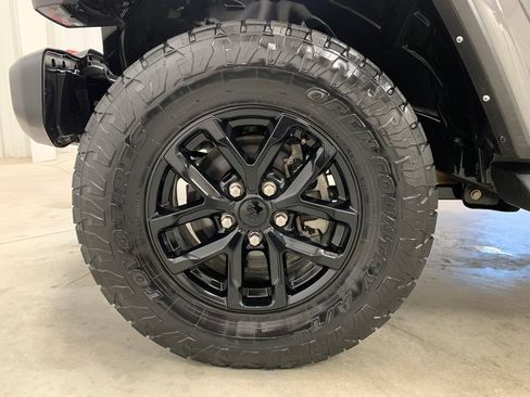 Used 2022 Jeep Gladiator Sport AWD/4WD image 18