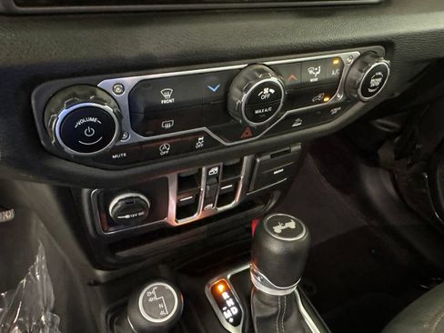 Used 2025 Jeep Wrangler Unlimited Sport AWD/4WD image 34