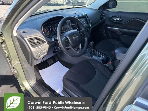 Used 2019 Jeep Cherokee Latitude w/ Popular Appearance Group AWD/4WD image 12