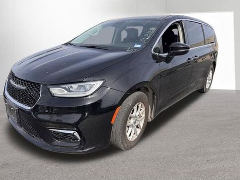 Used 2024 Chrysler Pacifica Touring-L image 1