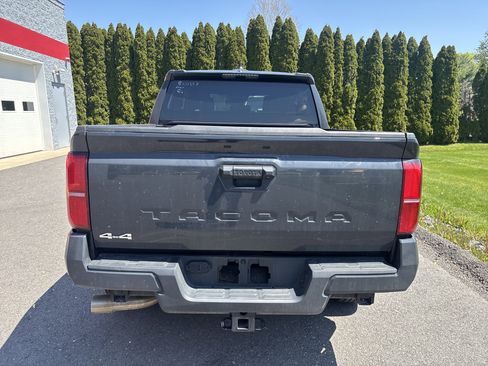 Used 2025 Toyota Tacoma SR5 AWD/4WD image 4