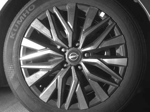 Used 2025 Nissan Altima 2.5 SV FWD image 13