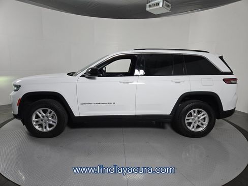 Used 2023 Jeep Grand Cherokee Laredo AWD/4WD image 3