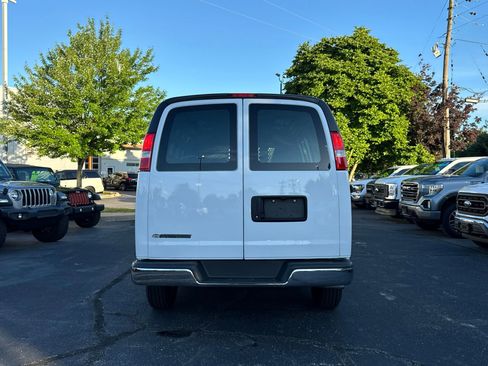 Used 2023 Chevrolet Express 2500 w/ Driver Convenience Package image 7