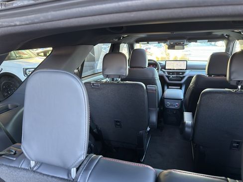 New 2026 Ford Explorer ST-Line w/ ST-Line Street Pack image 9