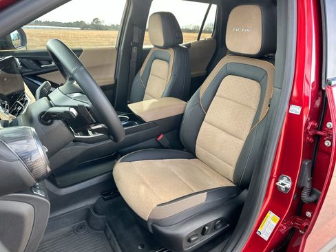 Used 2025 Chevrolet Equinox ACTIV w/ Safety and Technology Package image 11