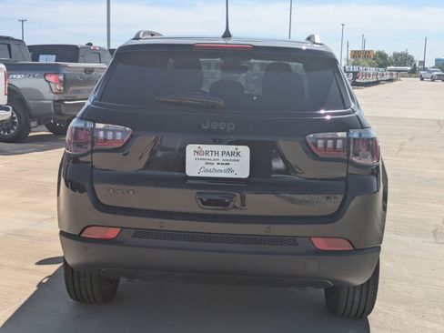 New 2025 Jeep Compass Limited w/ Sun & Sound Group AWD/4WD image 4