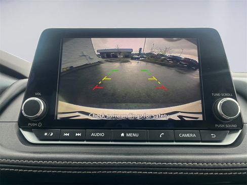 Used 2023 Nissan Rogue SV image 14