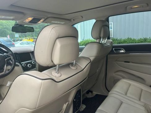 Used 2014 Jeep Grand Cherokee Overland AWD/4WD image 19