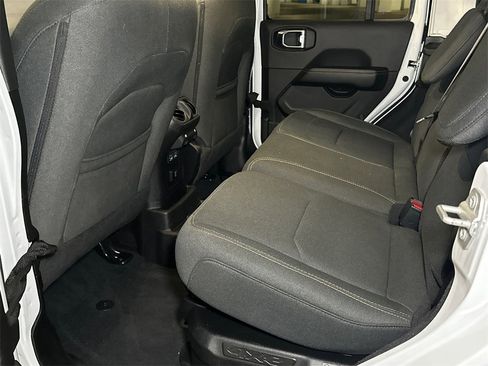 Used 2024 Jeep Wrangler Unlimited Sahara image 16