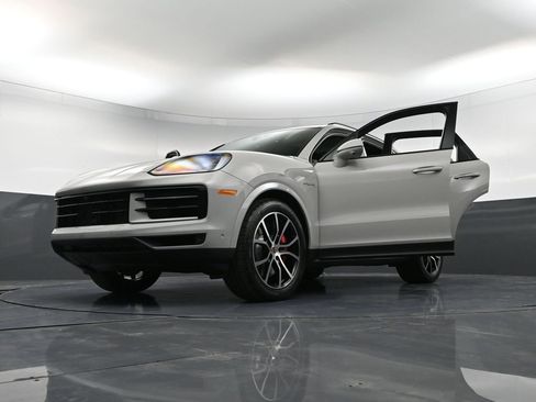 New 2026 Porsche Cayenne S image 39