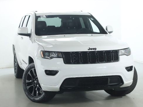 Used 2021 Jeep Grand Cherokee Laredo X AWD/4WD image 2