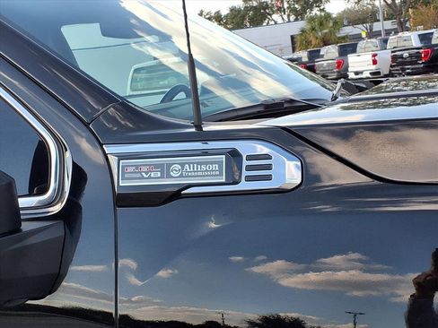 Used 2024 GMC Sierra 2500 SLE w/ SLE Value Package; image 11