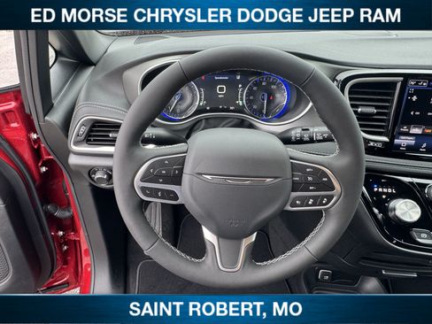New 2027 Chrysler Pacifica Select AWD/4WD image 22