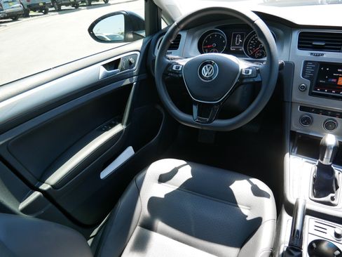 Used 2016 Volkswagen Golf Limited Edition FWD image 9