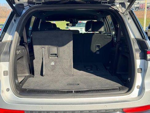 Used 2024 Jeep Grand Cherokee L Laredo image 4