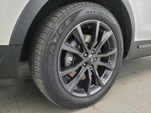 Used 2018 Ford Explorer XLT w/ Equipment Group 202A AWD/4WD image 31