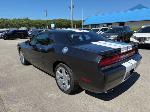 Used 2009 Dodge Challenger R/T RWD image 10